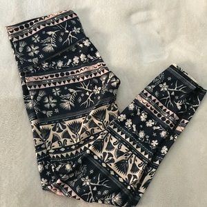 Teeki Black design yoga pants size large