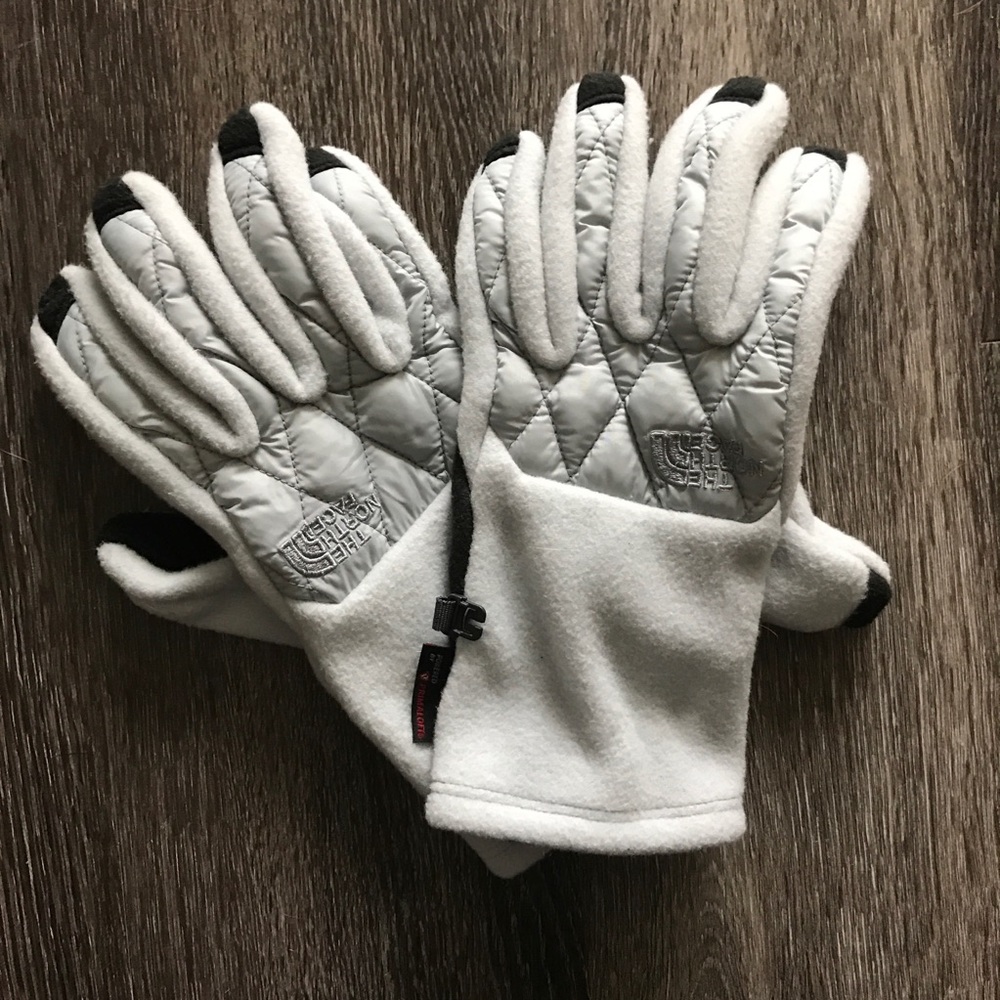 NWOT The North Face Thermoball Etip Gloves
