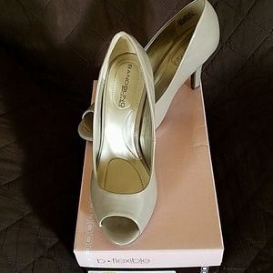 Bandolino b-flexible Heels
