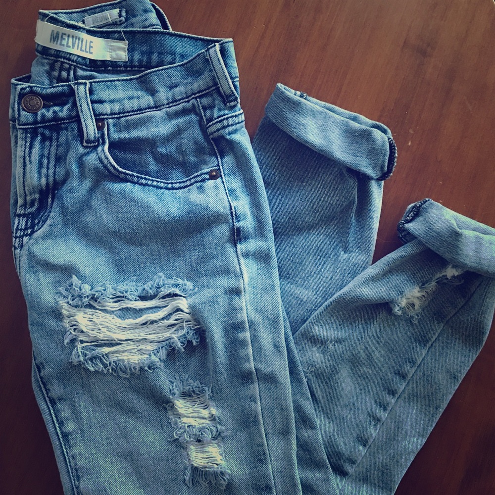 Brandy Melville Jeans (Ripped)
