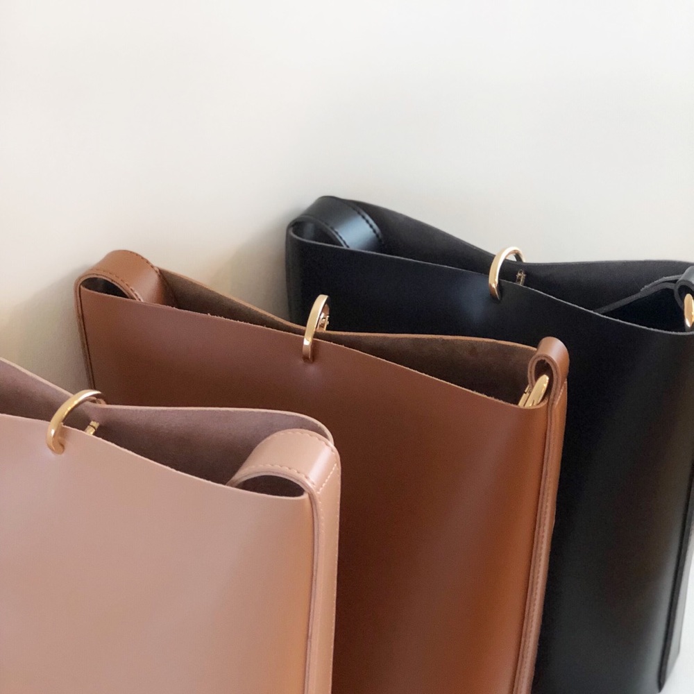 Minimal metal closure bucket bag - Picture 2 of 8