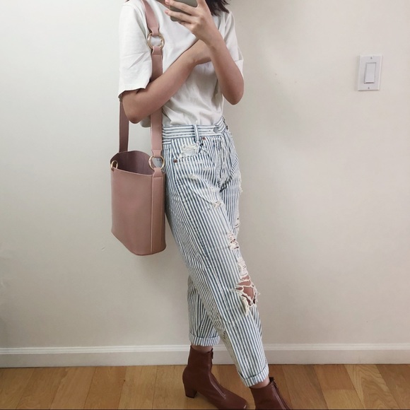 Minimal metal closure bucket bag - Picture 5 of 8