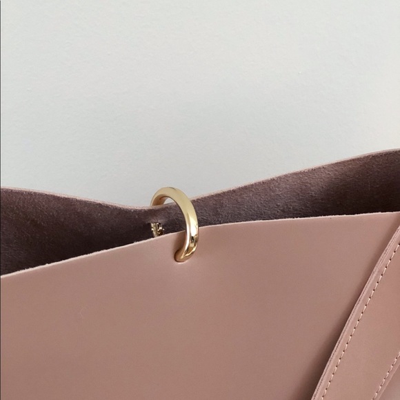 Minimal metal closure bucket bag - Picture 6 of 8