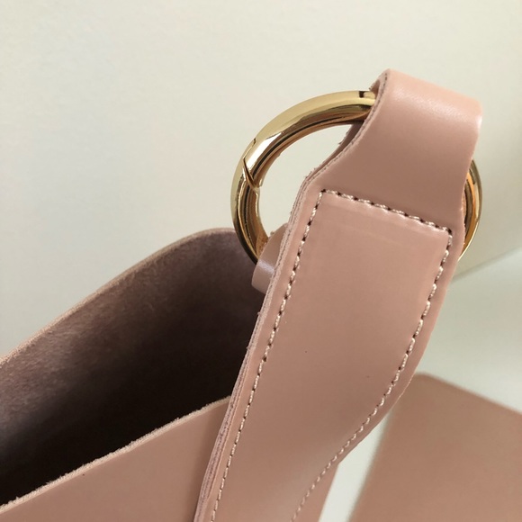 Minimal metal closure bucket bag - Picture 8 of 8