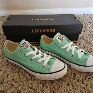 Converse youth size 2