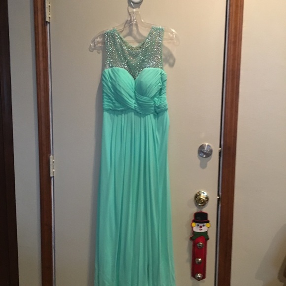 Prom dress - Picture 1 of 2