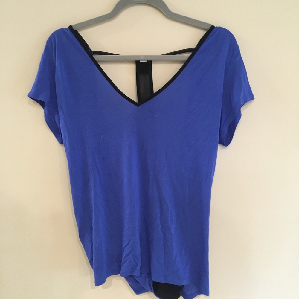 Alo yoga short sleeved tee with open back