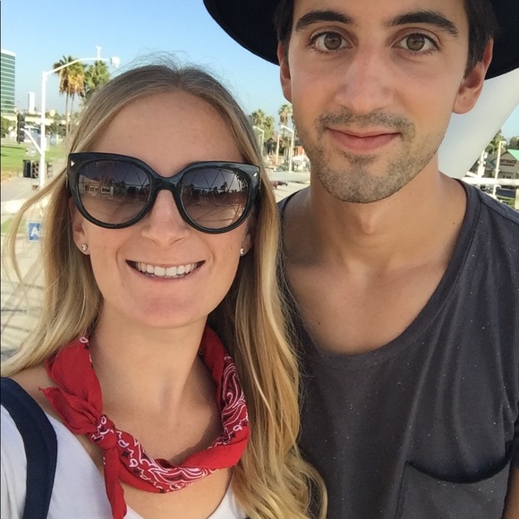 Meet your Posher - Picture 2 of 5