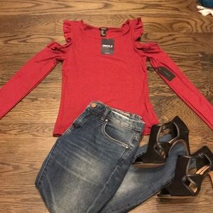 Cold shoulder rib knit top.
