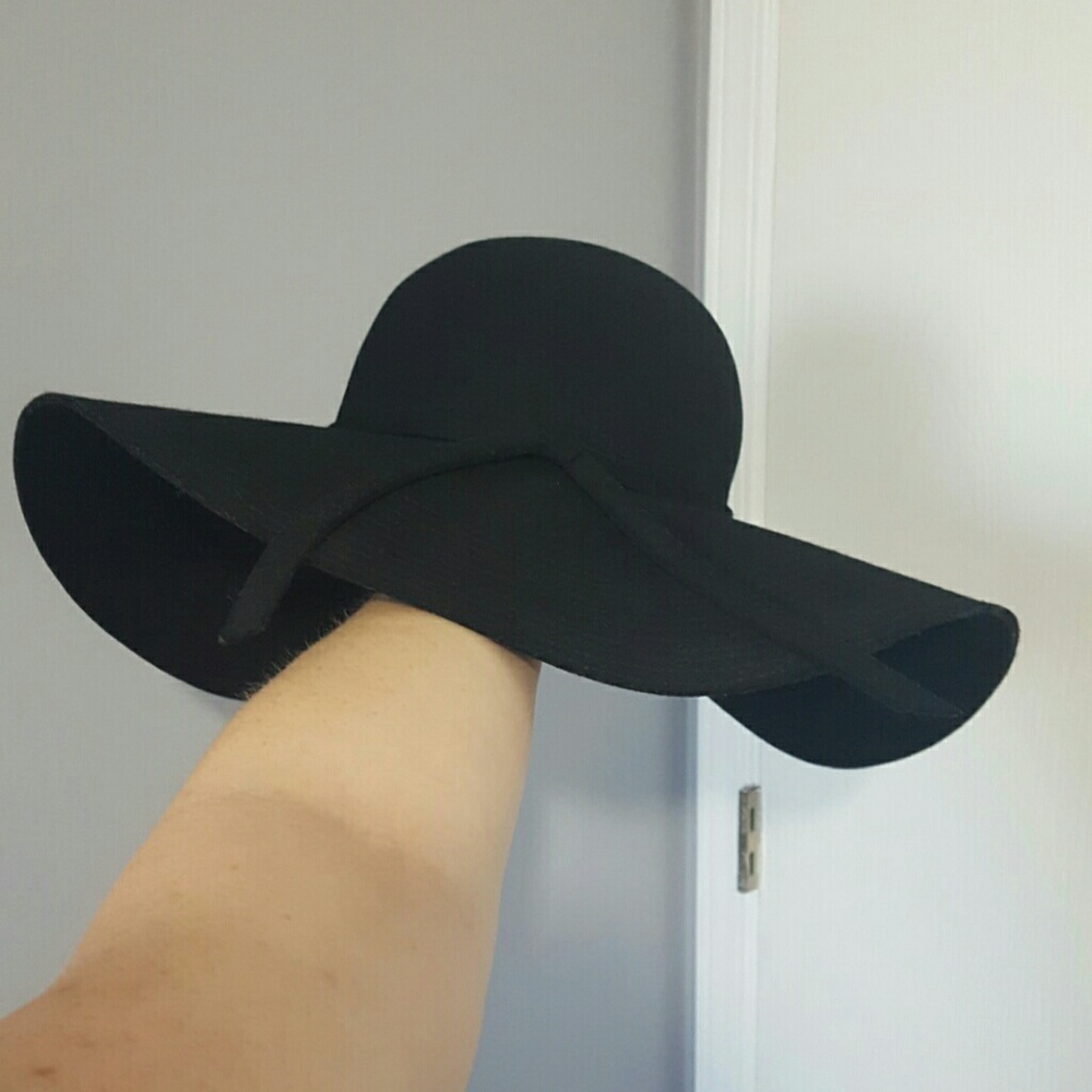 Floppy hat