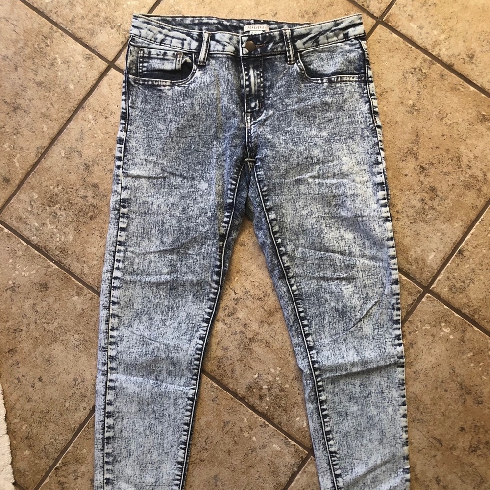 F21 cropped acid wash jeans