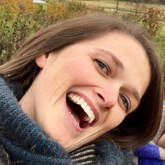 Meet your Posher, Ivy - Picture 1 of 1