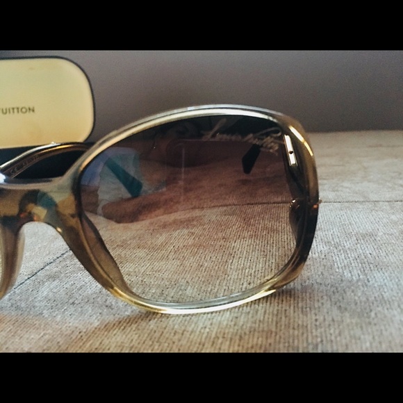 Authentic Louis Vuitton Sunglasses - Picture 3 of 9