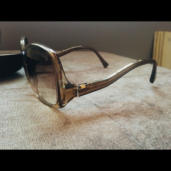 Authentic Louis Vuitton Sunglasses - Picture 4 of 9