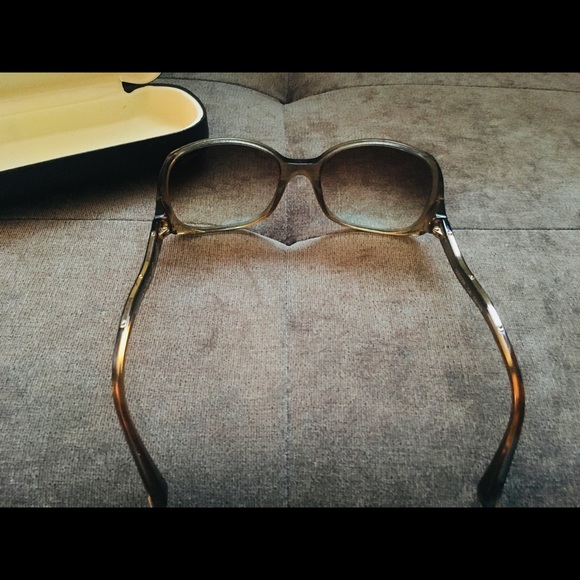 Authentic Louis Vuitton Sunglasses - Picture 5 of 9