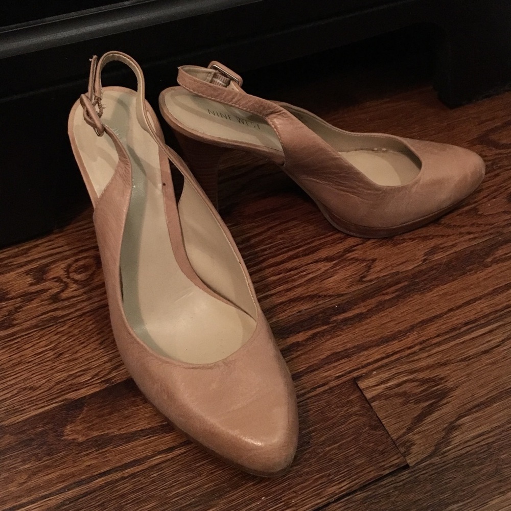 Nine West nude/tan leather slingback pumps size 8