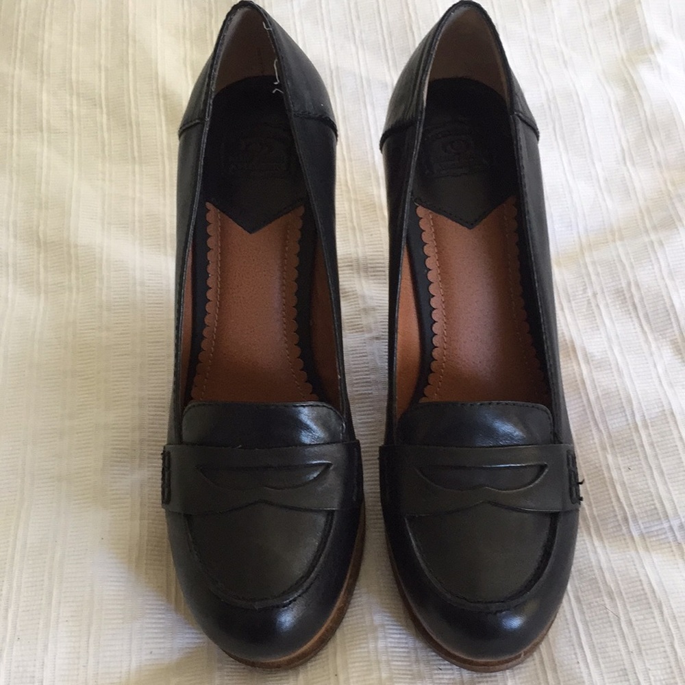 Black closed toe wedges. Size 8.5