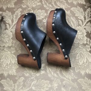 🔥🔥Black studded clog🔥🔥