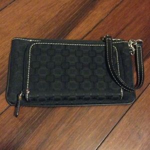 Black wristlet