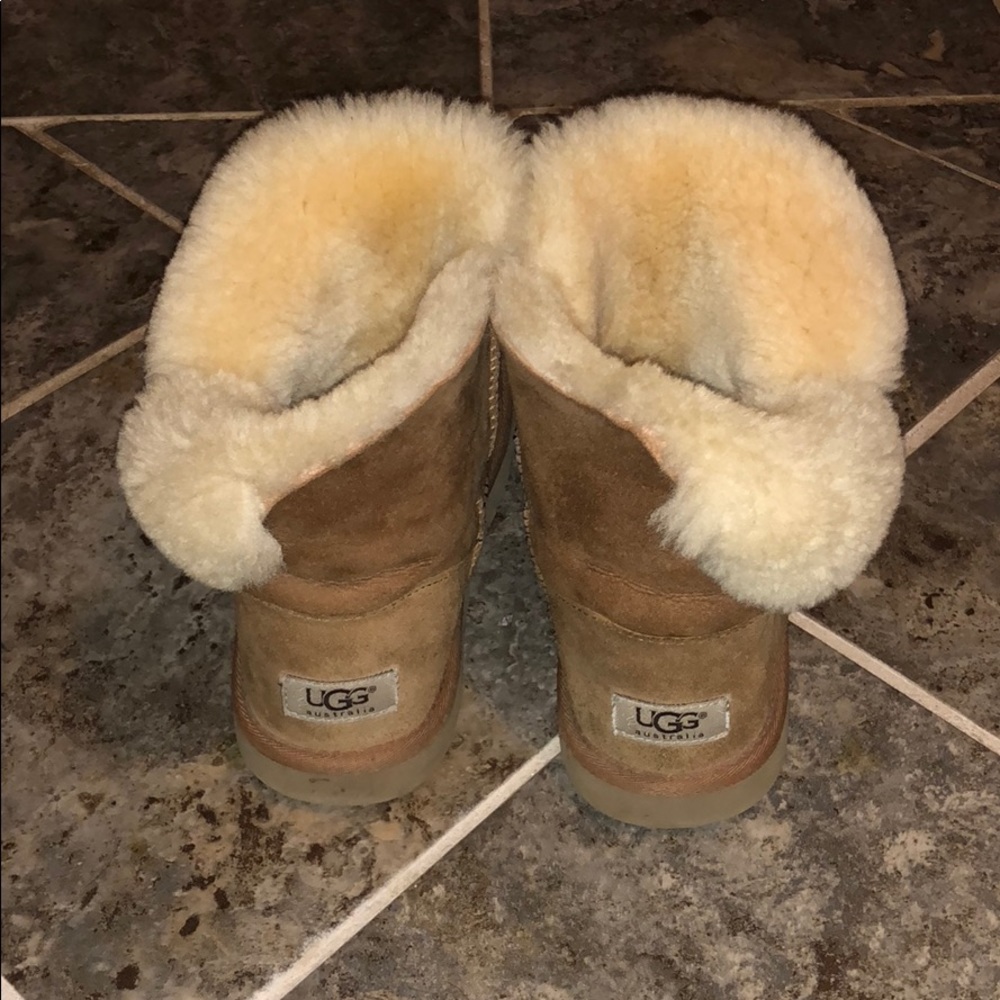 Short bailey button Uggs