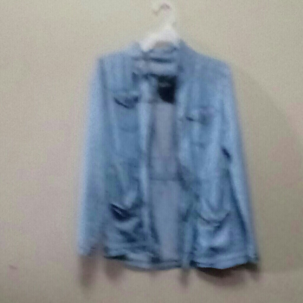A sip and button shirt