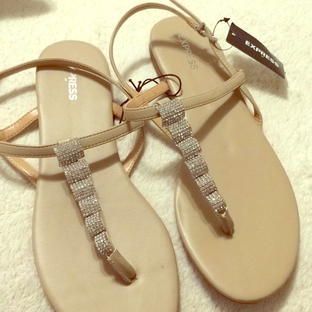 Casual glam sandals!
