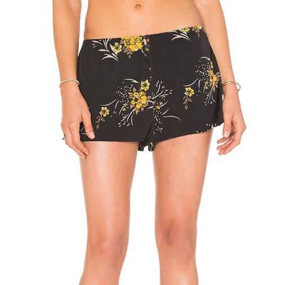 Band of Gypsies Floral Shorts - Picture 1 of 4