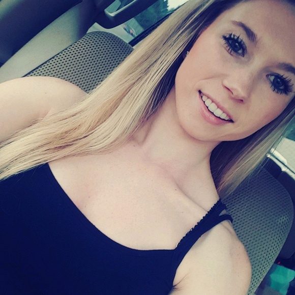 Meet your Posher, Hailey - Picture 1 of 1