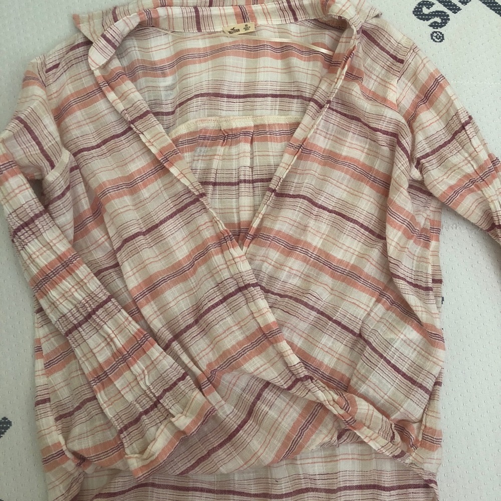 Hollister cross tshirt