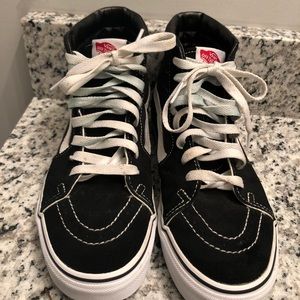 Black/White Vans Sk8-hi