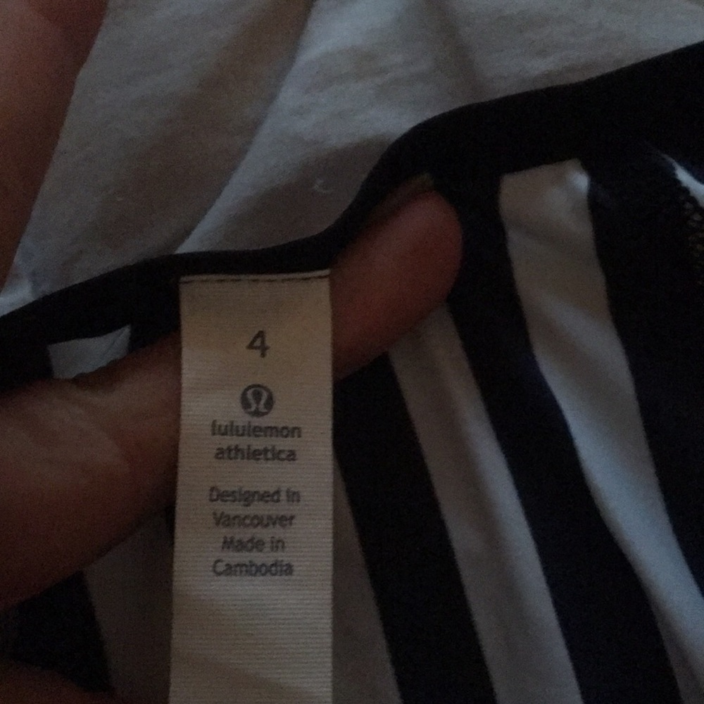Lulu lemon top - Picture 4 of 4