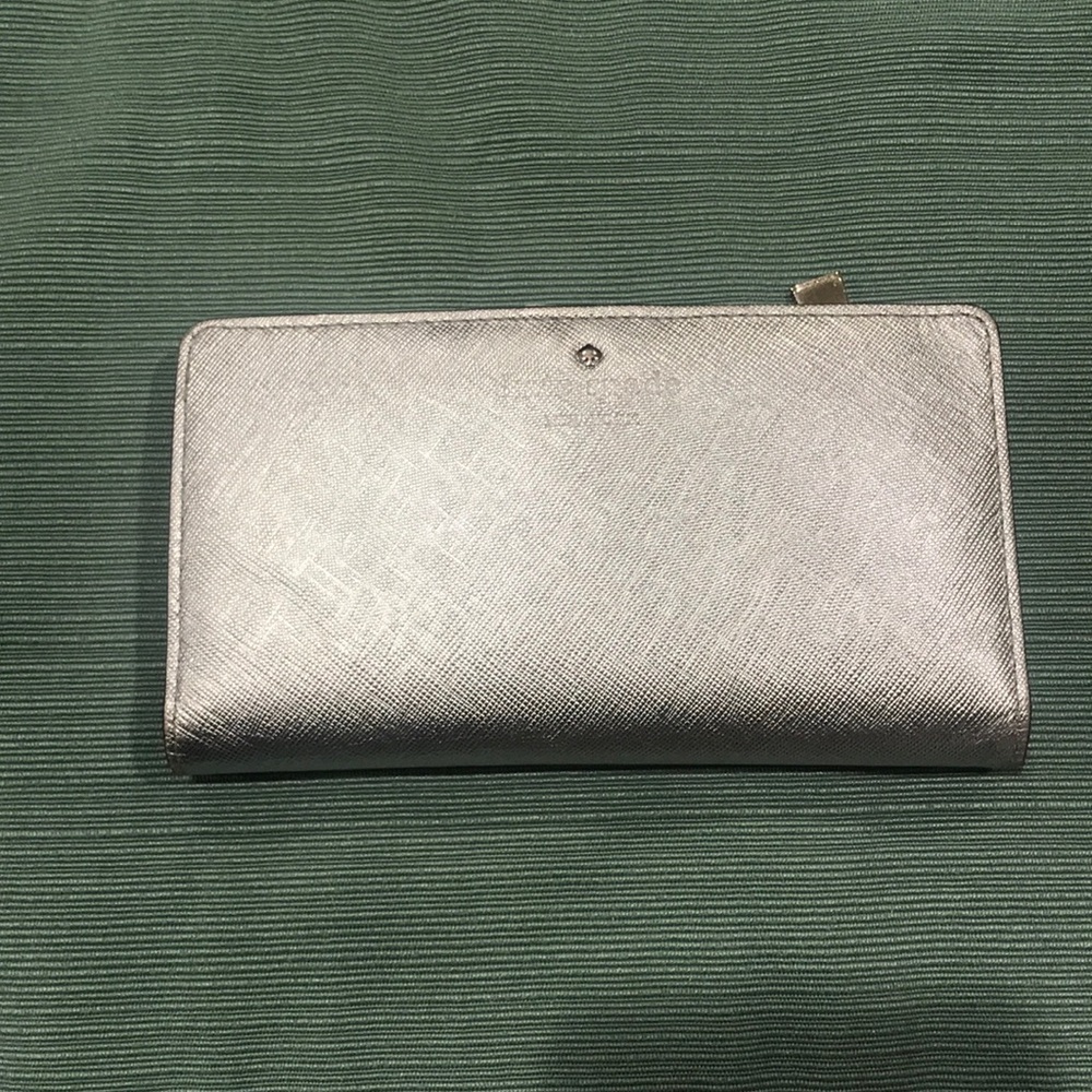 Kate Spade Silver Wallet in Used condition