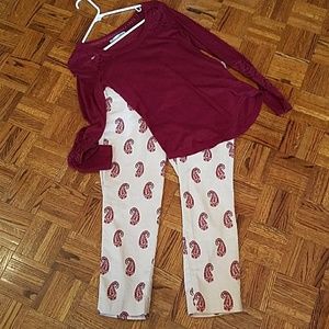 🎰 3/$10 - Paisley capri's.