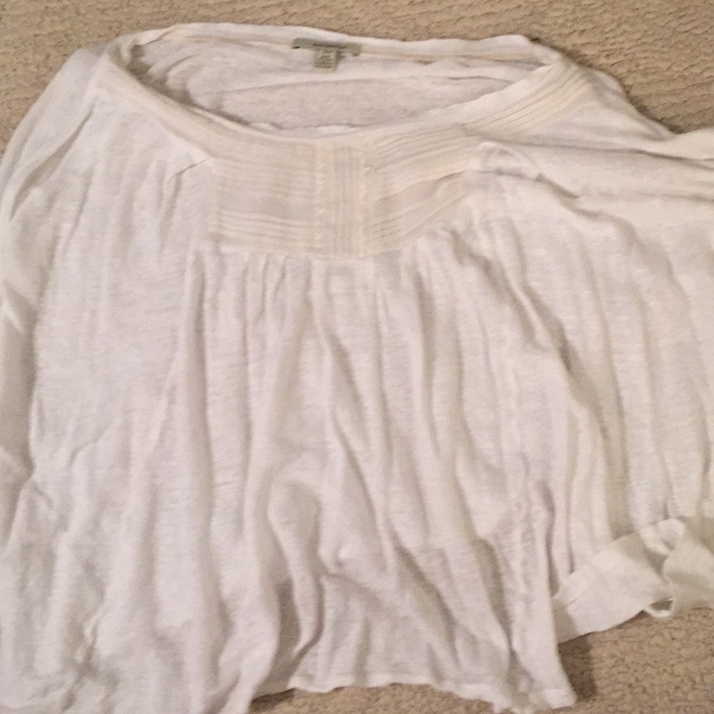 White blouse, size medium. From brand Bordeaux