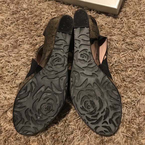 Taryn Rose wedge shoes - Picture 5 of 5