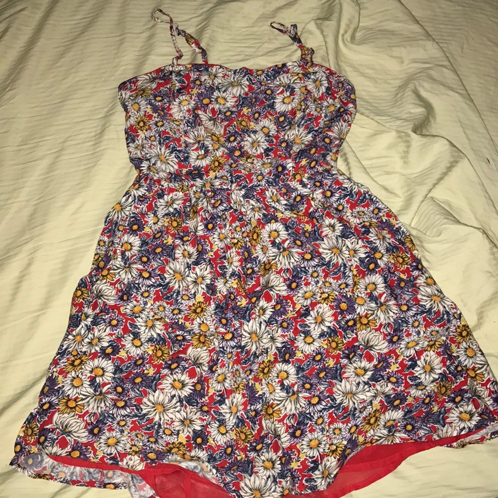 Very classic yet sexy dress that reveals your back