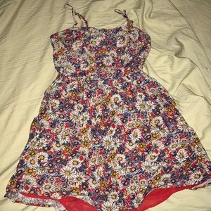 Very classic yet sexy dress that reveals your back