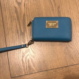 SALE!Michael Kors wristlet- used condition