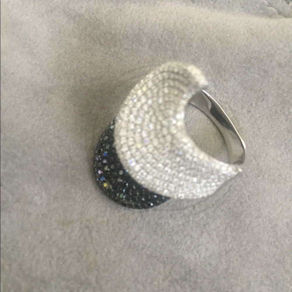 18k 5.2ct White & Black Diamond Ring
