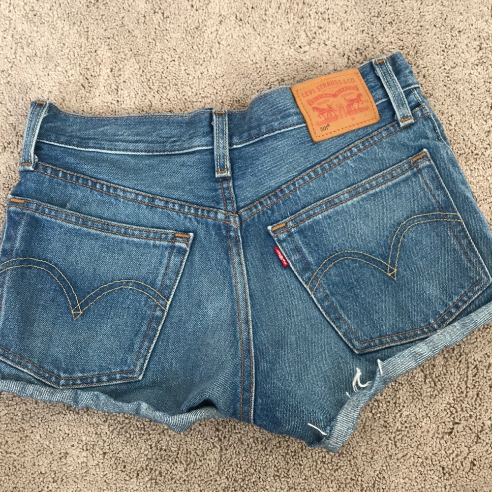 high waisted Levi shorts