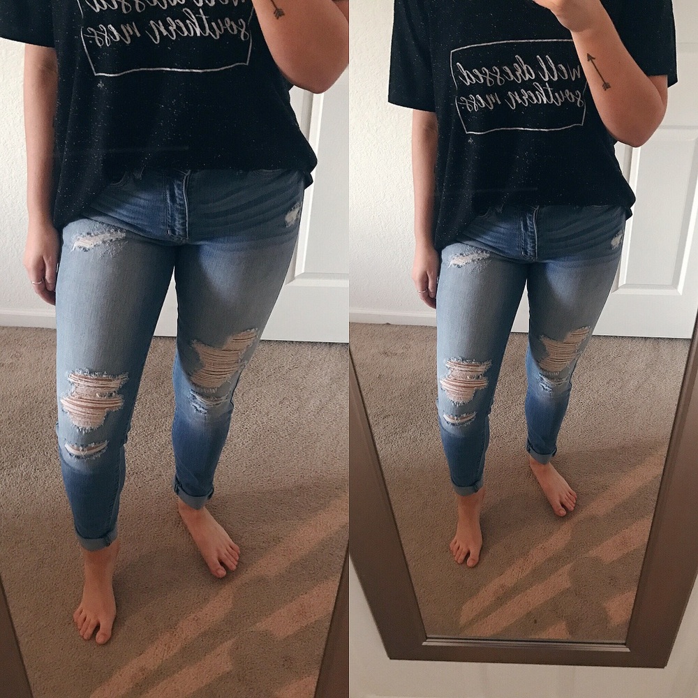 •Distressed Kan Can Skinnies•