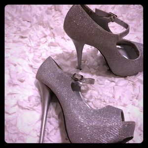 Silver pumps