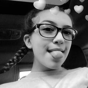 Meet your Posher, Kira