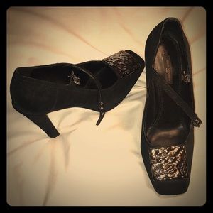 Black suede AUTHENTIC Louis Vuitton pumps! So Fab!