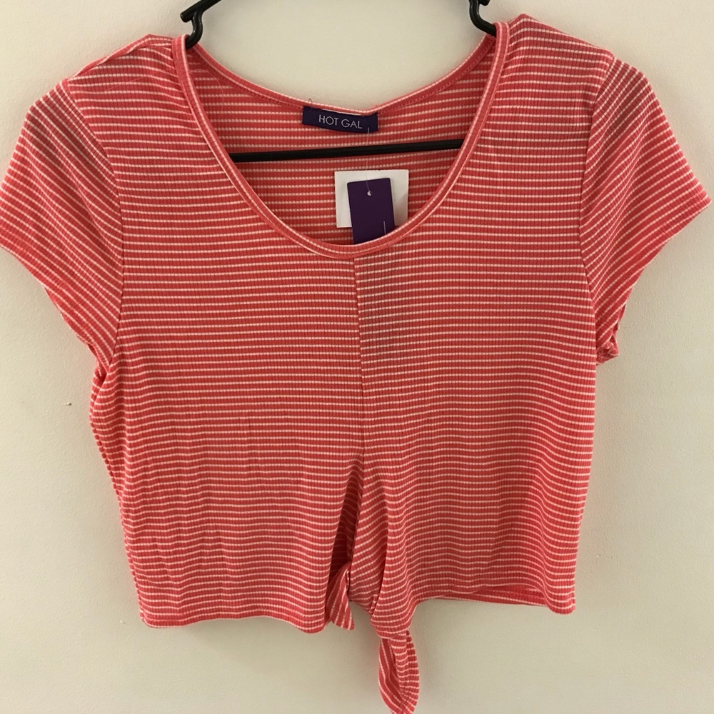Coral crop knot top