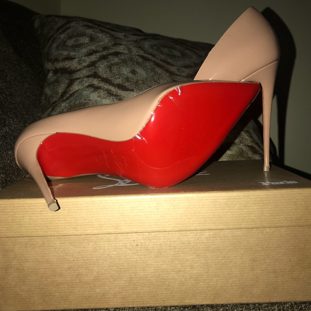 *SOLD* RED BOTTOMS🔥 Christian Louboutin NUDE
