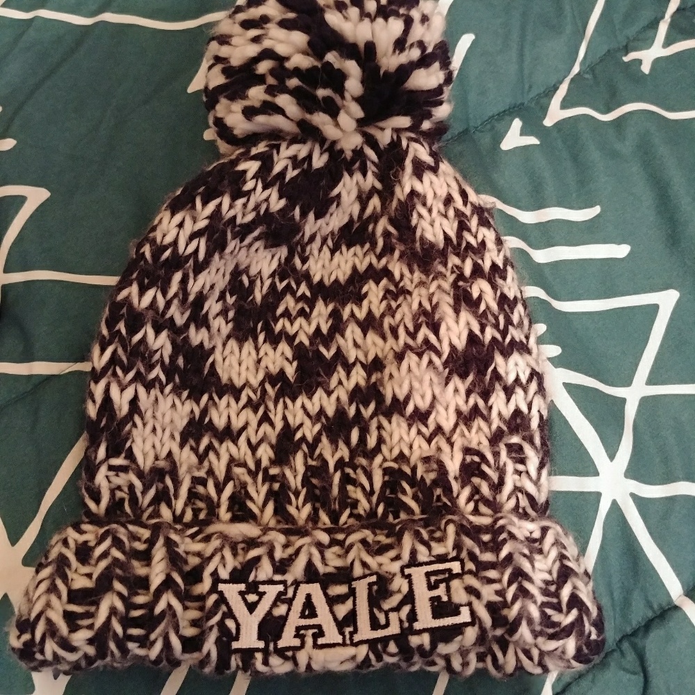 Forever 21 Yale puff ball hat