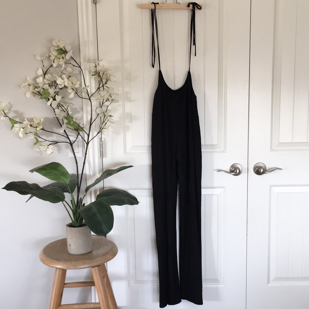 Black •wide leg• tie strap• jumpsuit.