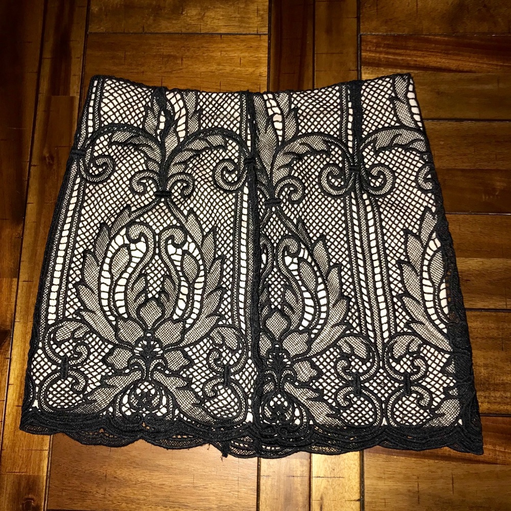 Lace skirt