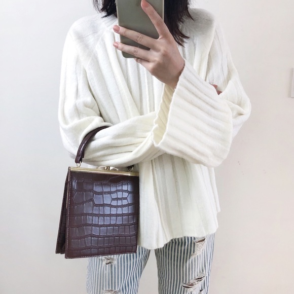 LAST ONE White round neck oversized sweater - Picture 5 of 7